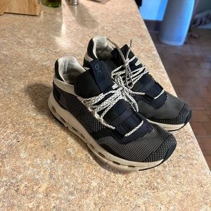 OnCloud Cloudnova black & white womens size 6.5